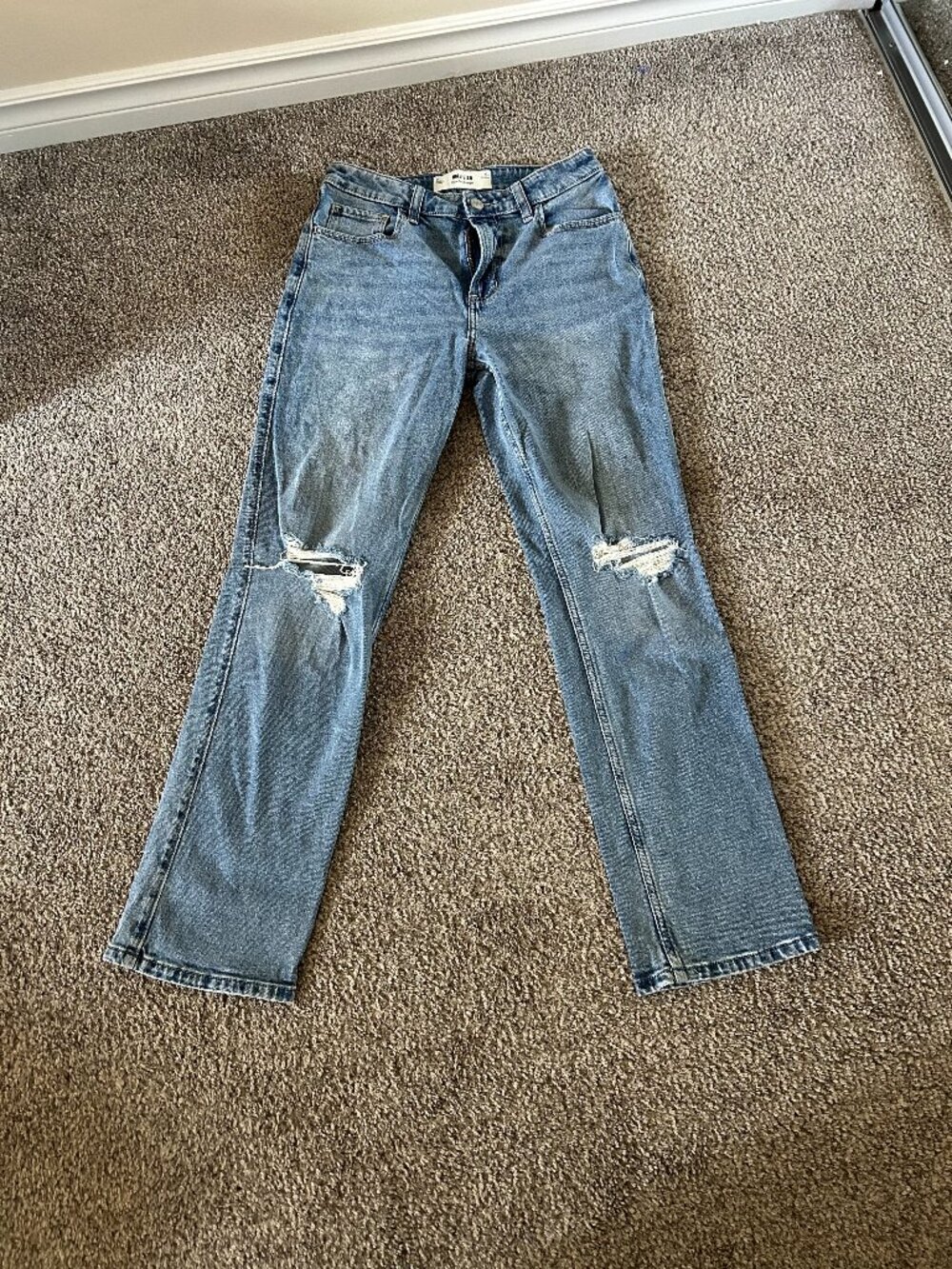 Hollister - High Rise Straight Leg Jeans